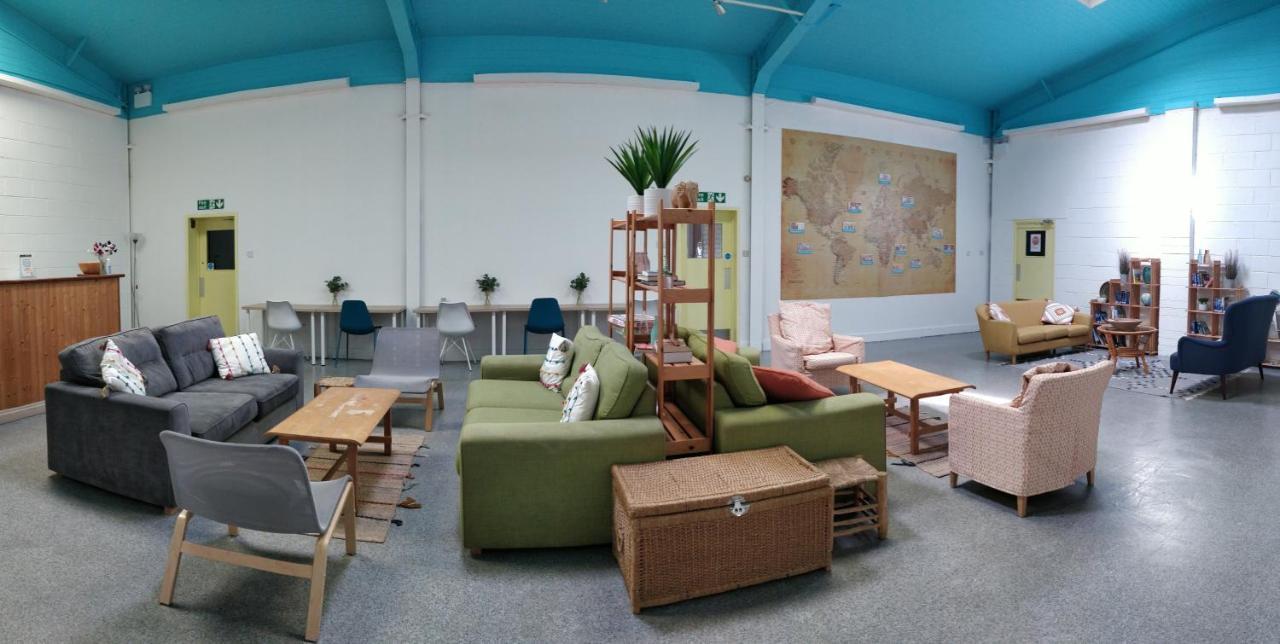 Y Doc At World Horizons Community Hub Hostel Llanelli Bagian luar foto