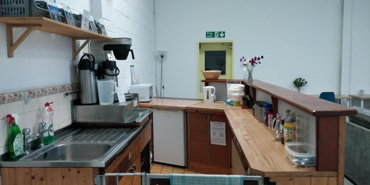 Y Doc At World Horizons Community Hub Hostel Llanelli Bagian luar foto