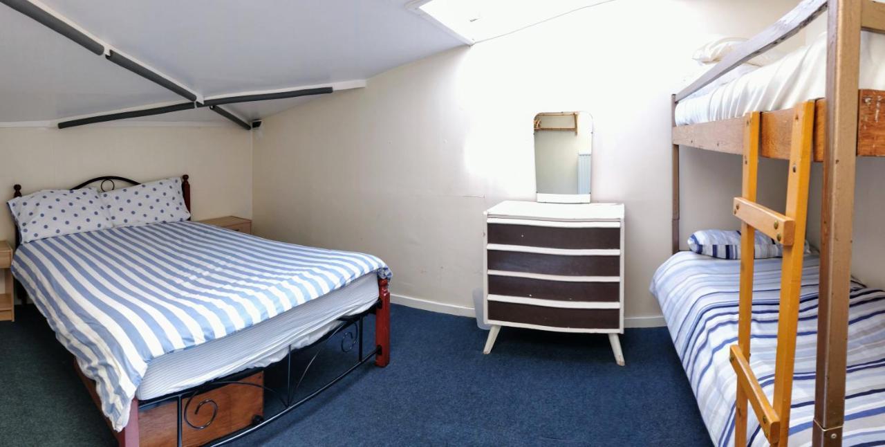 Y Doc At World Horizons Community Hub Hostel Llanelli Bagian luar foto