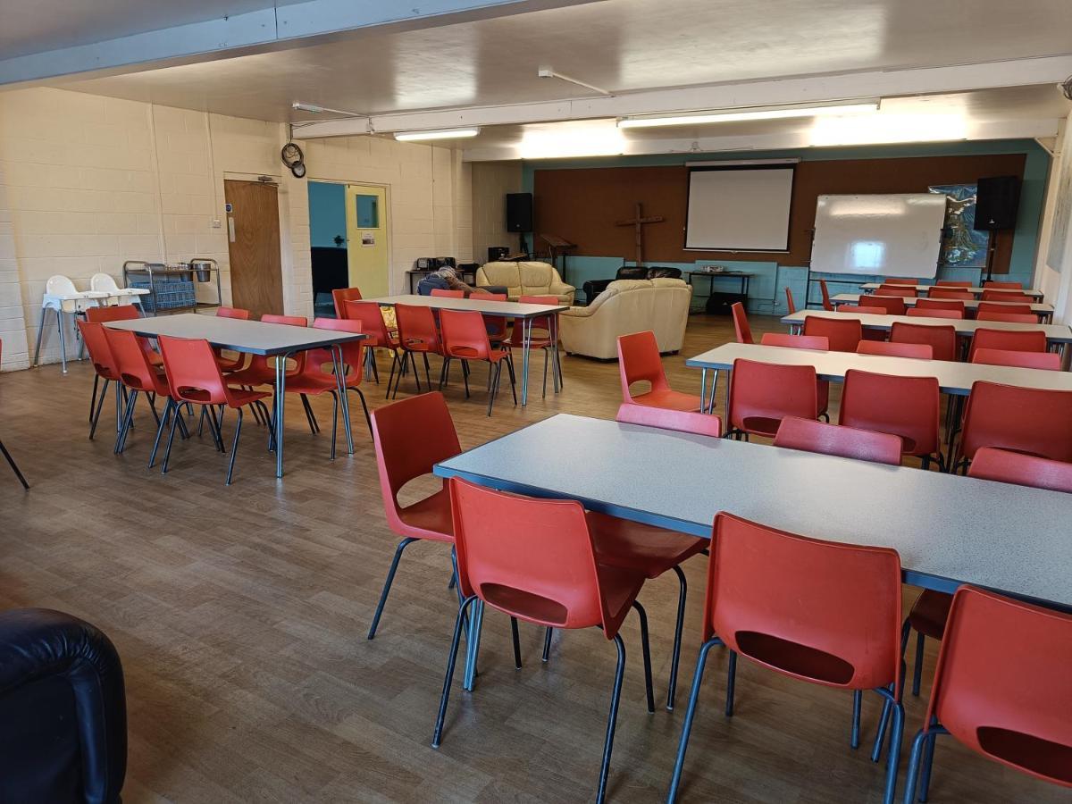 Y Doc At World Horizons Community Hub Hostel Llanelli Bagian luar foto