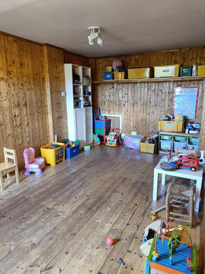 Y Doc At World Horizons Community Hub Hostel Llanelli Bagian luar foto