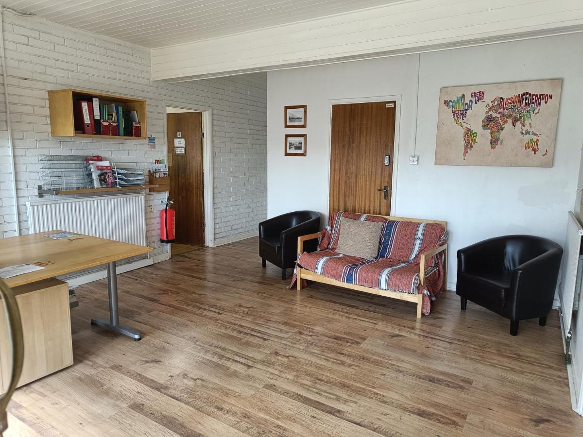 Y Doc At World Horizons Community Hub Hostel Llanelli Bagian luar foto